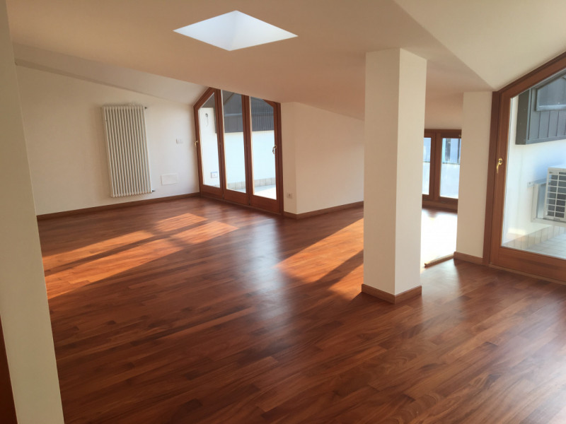 Appartamento in affitto di 220 mq