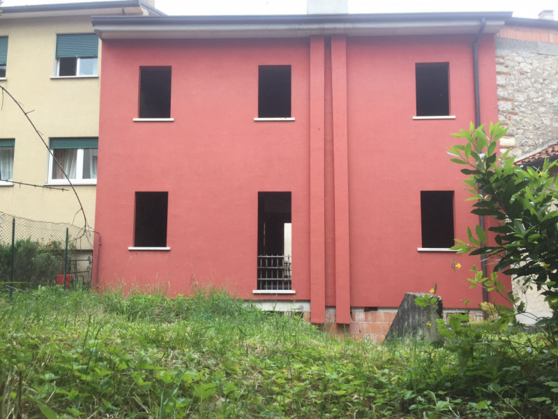Casa a schiera in vendita di 130 mq a Piovene Rocchette Thumbnail