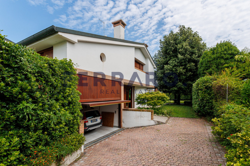 Casa singola in vendita di 270 mq a Paese Image 3