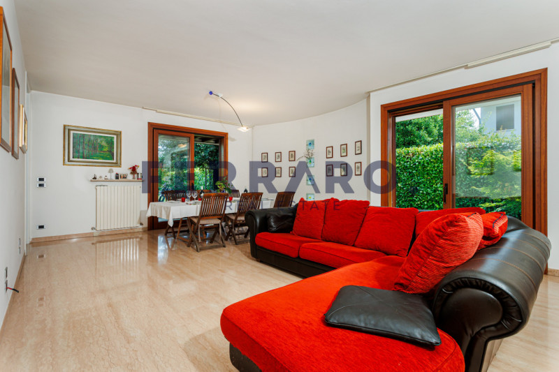 Casa singola in vendita di 270 mq a Paese Image 8