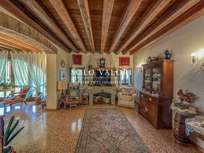 Rustico in vendita di 700 mq a Bassano del Grappa Image 3