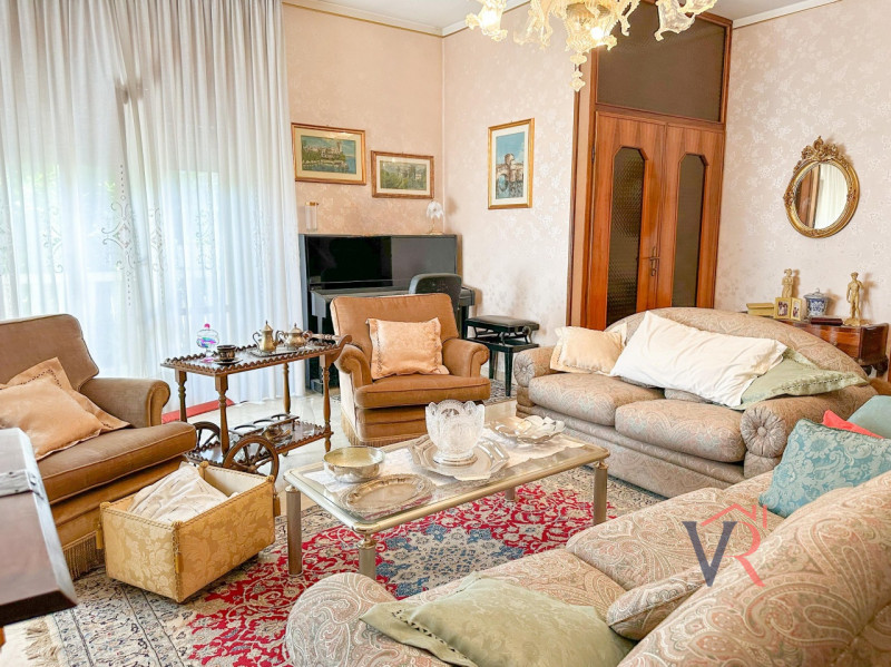 Villa in vendita di 402 mq Image 4