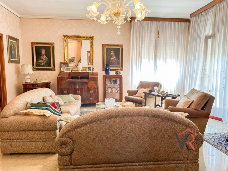 Villa in vendita di 402 mq Image 2