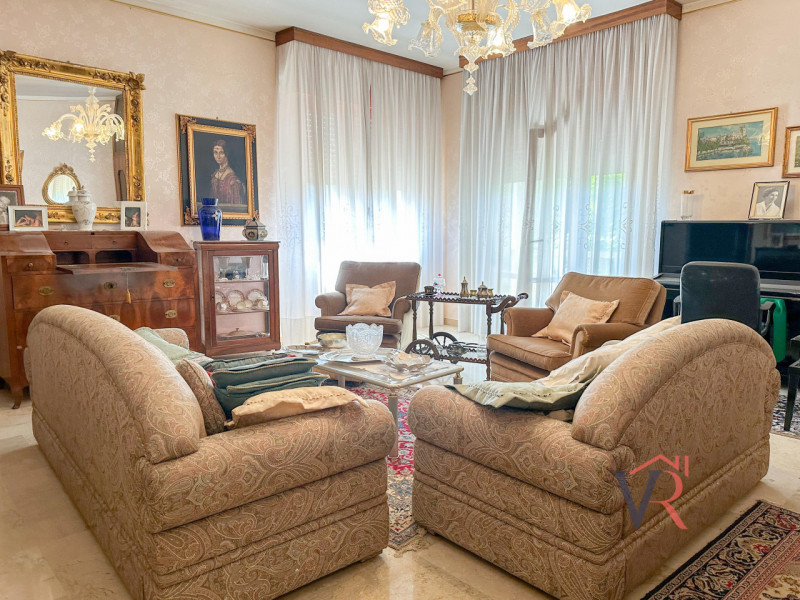 Villa in vendita di 402 mq Image 6