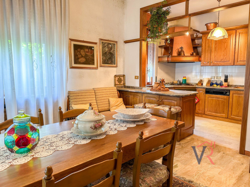 Villa in vendita di 402 mq Thumbnail