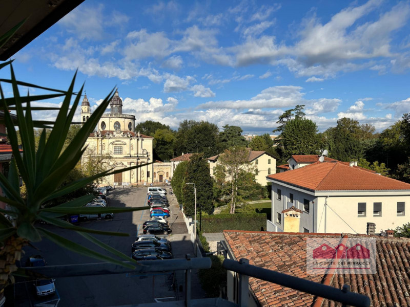 Appartamento in vendita di 200 mq Thumbnail