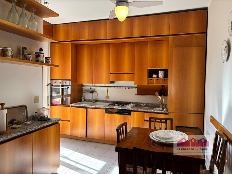 Appartamento in vendita di 200 mq Image 2