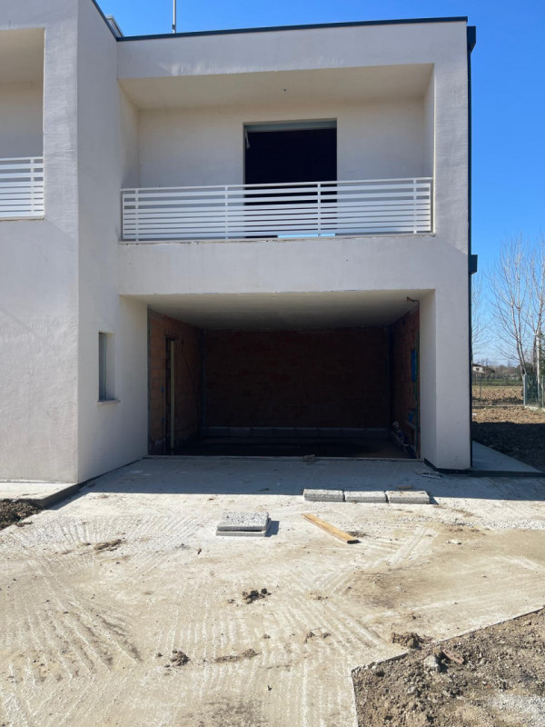 Casa singola in vendita di 250 mq Thumbnail