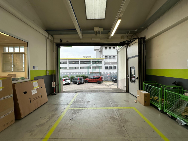 Capannone in vendita di 670 mq Image 6