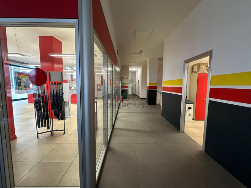 Capannone in vendita di 1200 mq Image 2