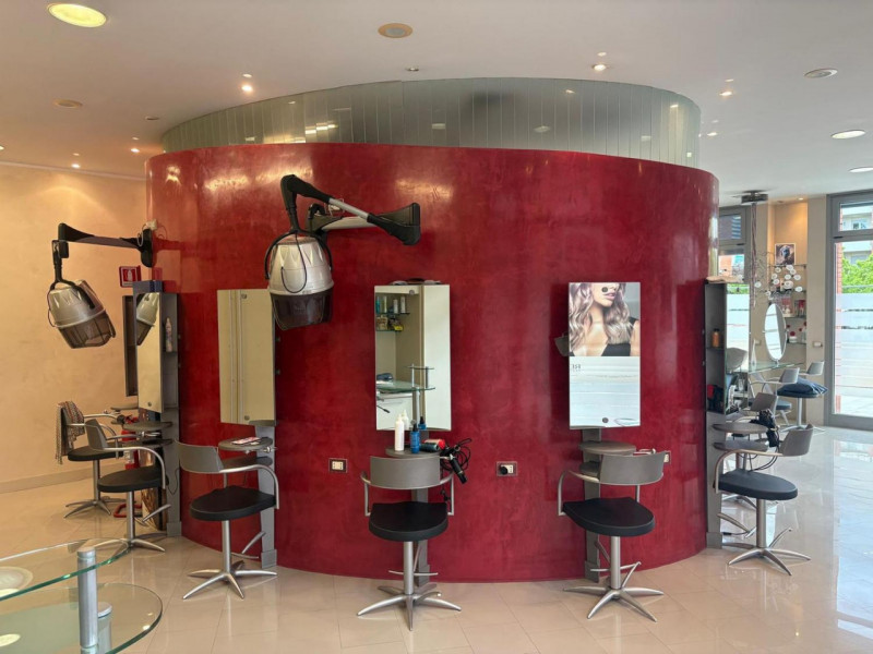 Negozio in vendita di 85 mq Image 2