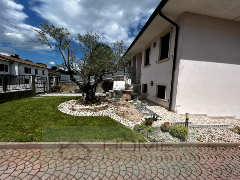 Bifamiliare in affitto di 200 mq Image 3