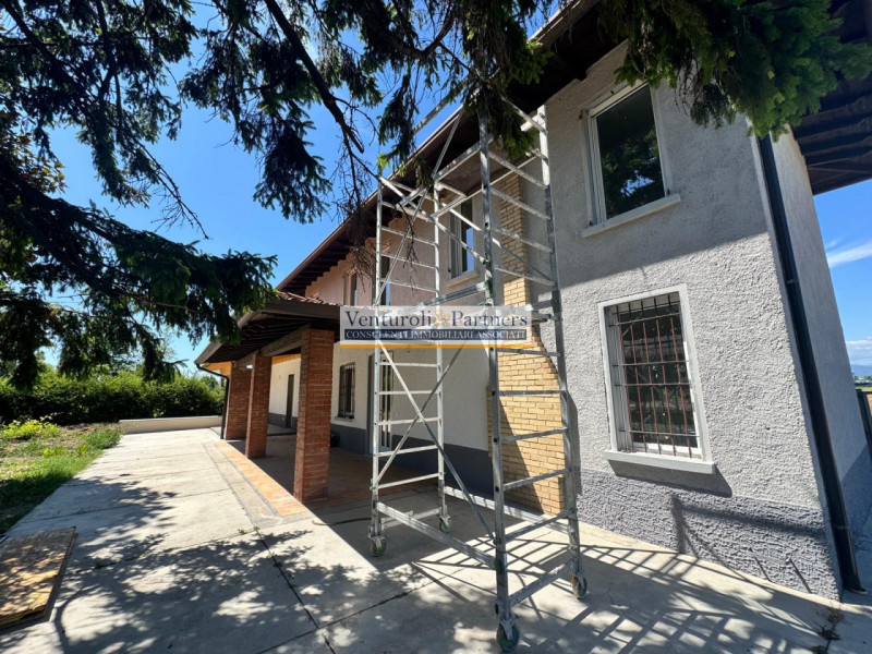 Villa in vendita di 182 mq Image 2