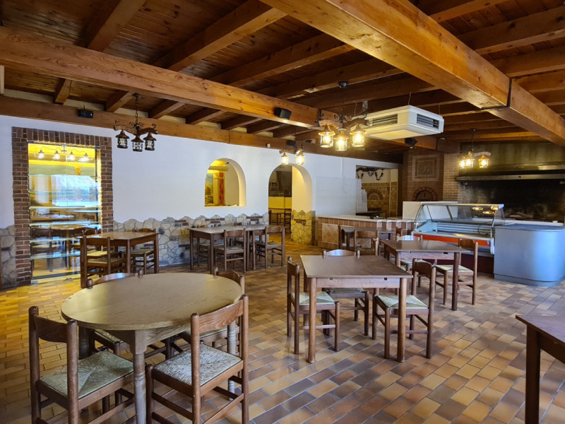 Attivita commerciale in vendita di 400 mq Thumbnail