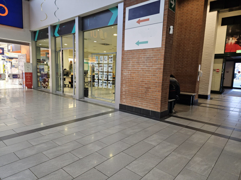 Negozio in vendita di 386 mq Image 1