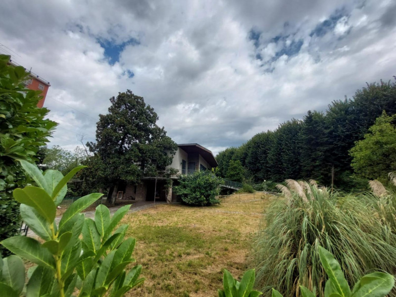 Villa in vendita di 1560 mq Image 2